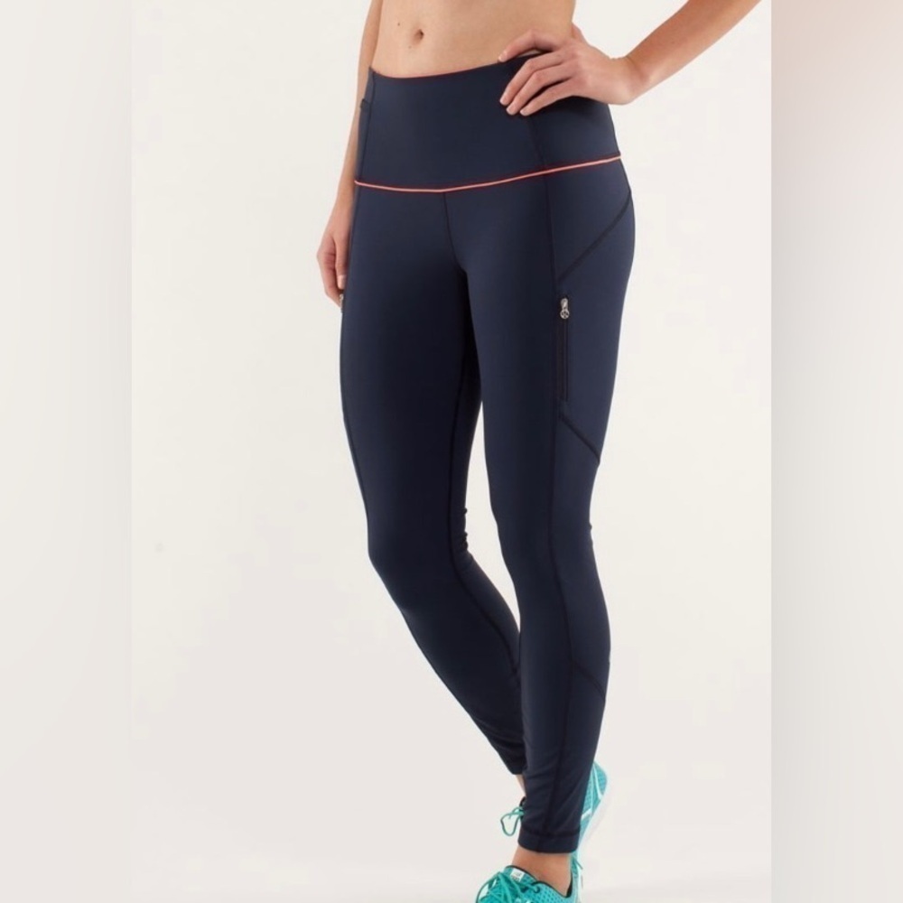 Lululemon Run: Ice Queen 7/8 Tight
Inkwell / Light Flare size 2